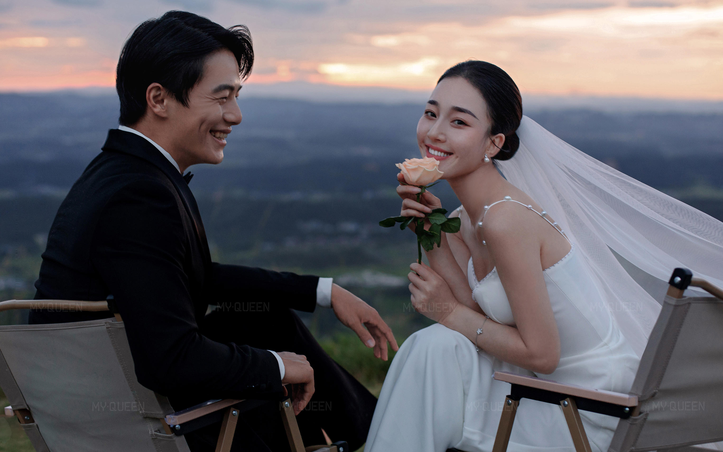 让人怦然心动的电影感山顶婚纱照 美晕了~
