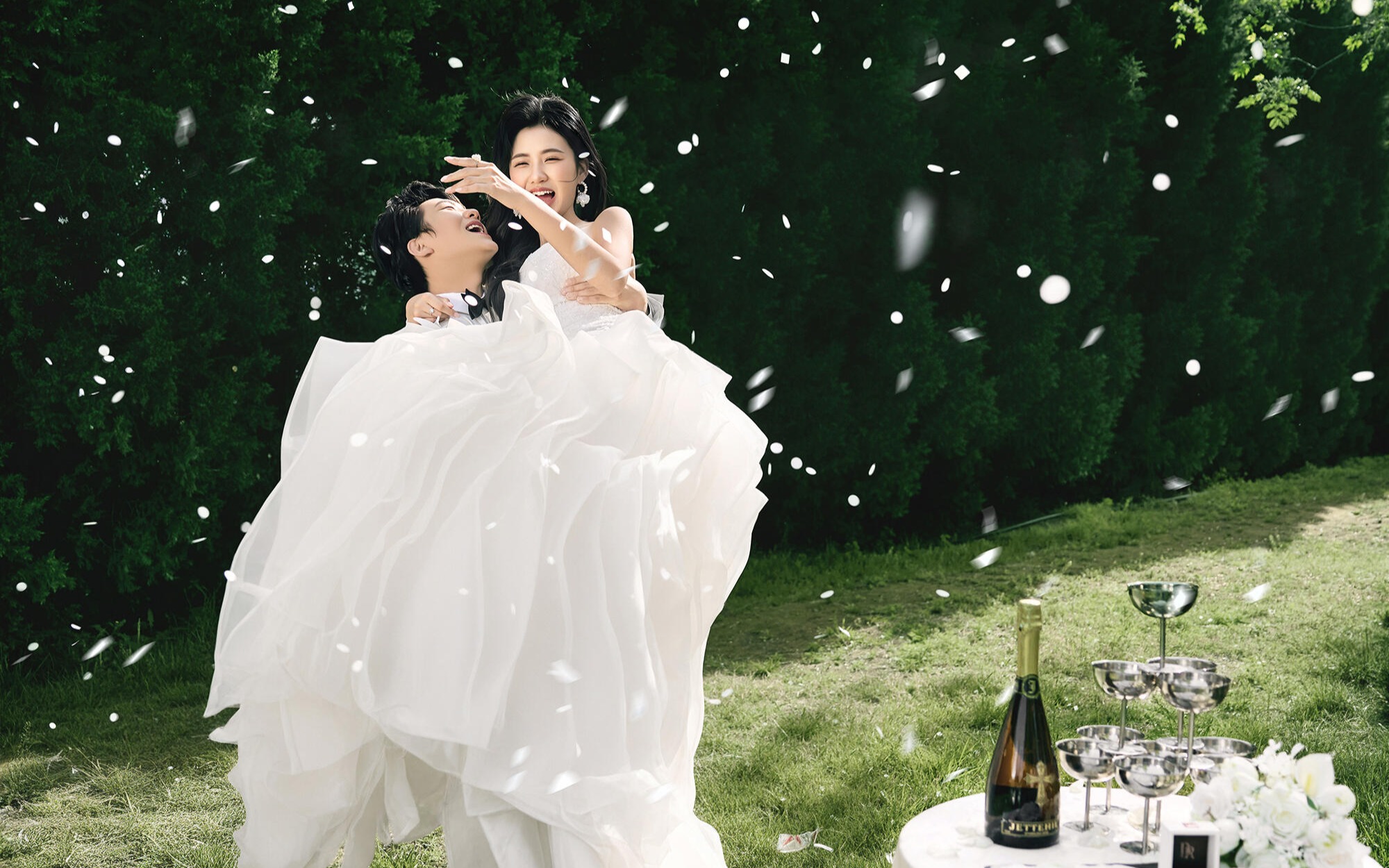 奔赴森野🌿解锁生命力满分的草坪婚纱照