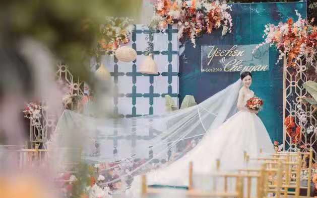 【普吉婚礼】个性创意撞色户外海边婚礼