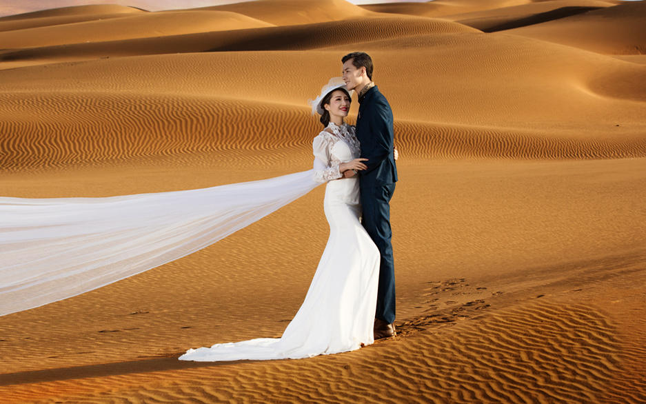 沙漠婚纱照图片唯美_沙漠婚纱照