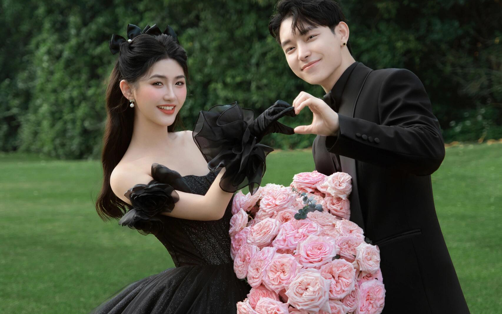 甜美俏皮的森系黑纱草坪婚纱照🖤绝绝子❗