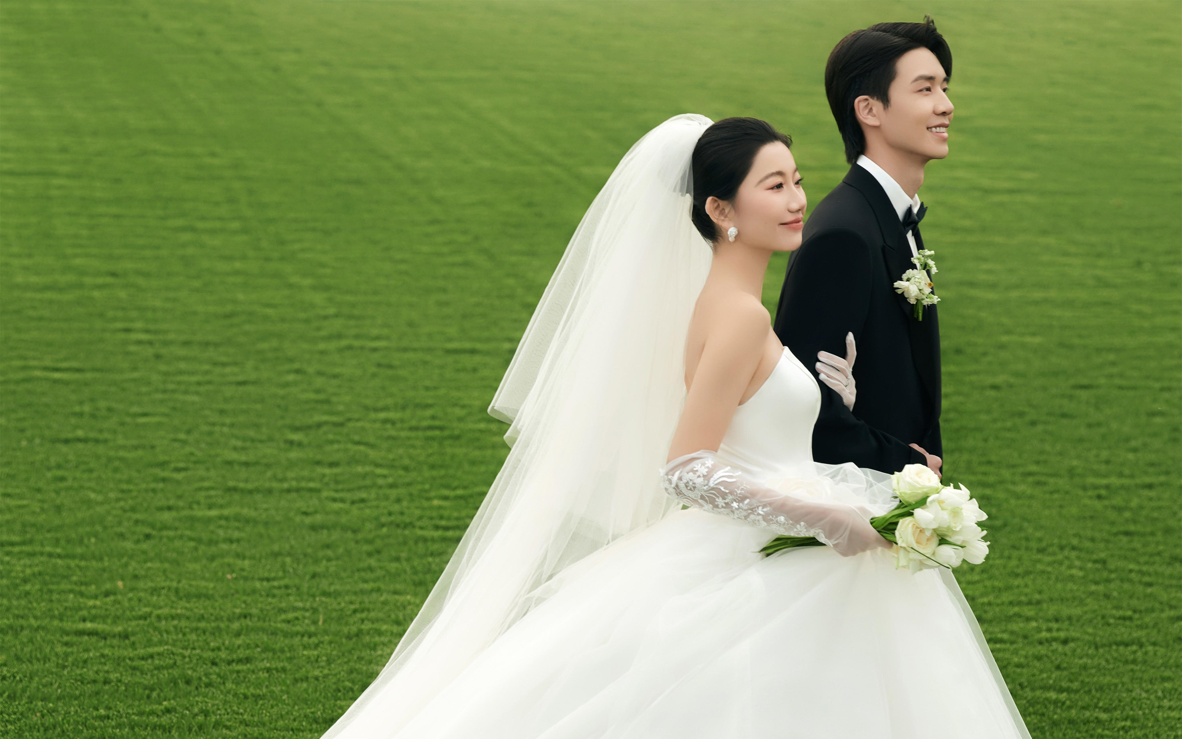 美得像电影截图🎞超治愈的森系草坪婚纱照