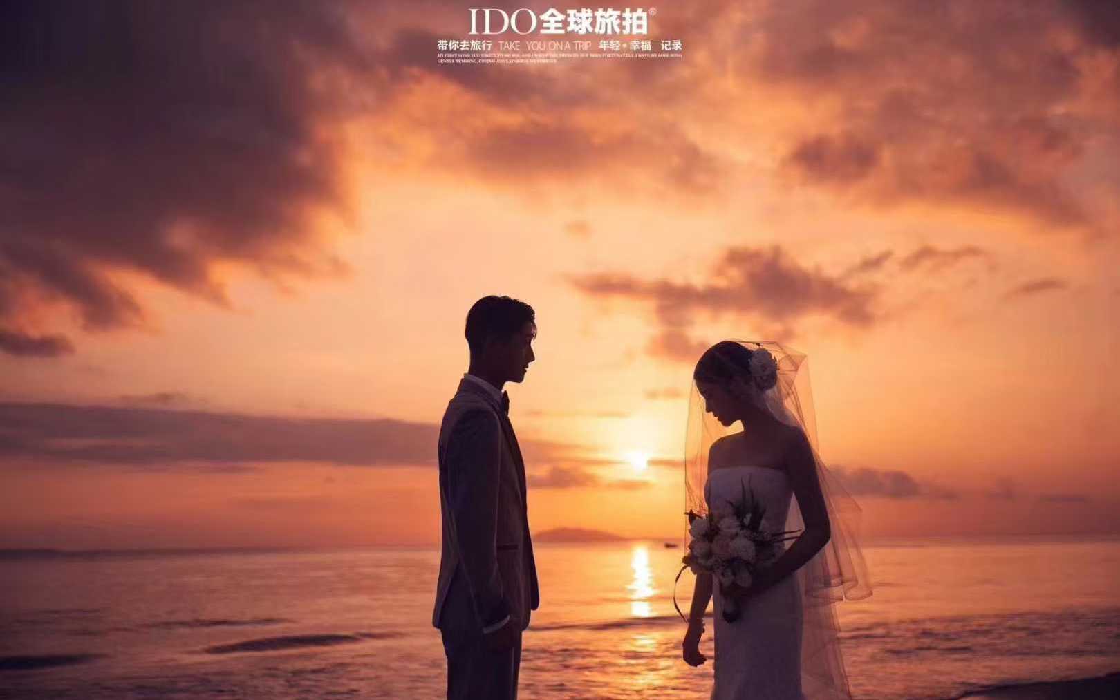 海邊落日氛圍感婚紗：浪漫治愈系海岸婚紗照