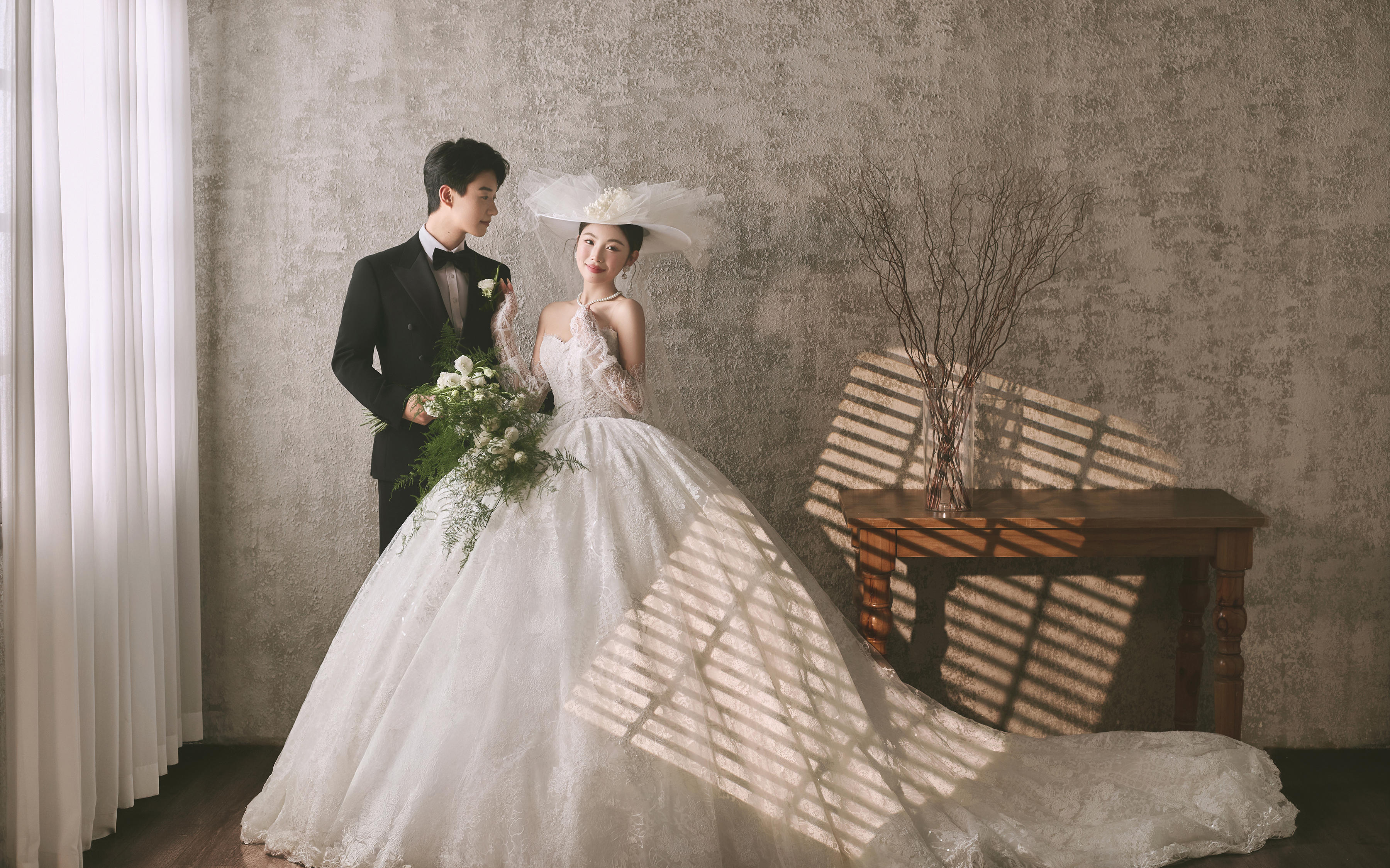 光影交错的空间美学，仪式感主纱婚纱照