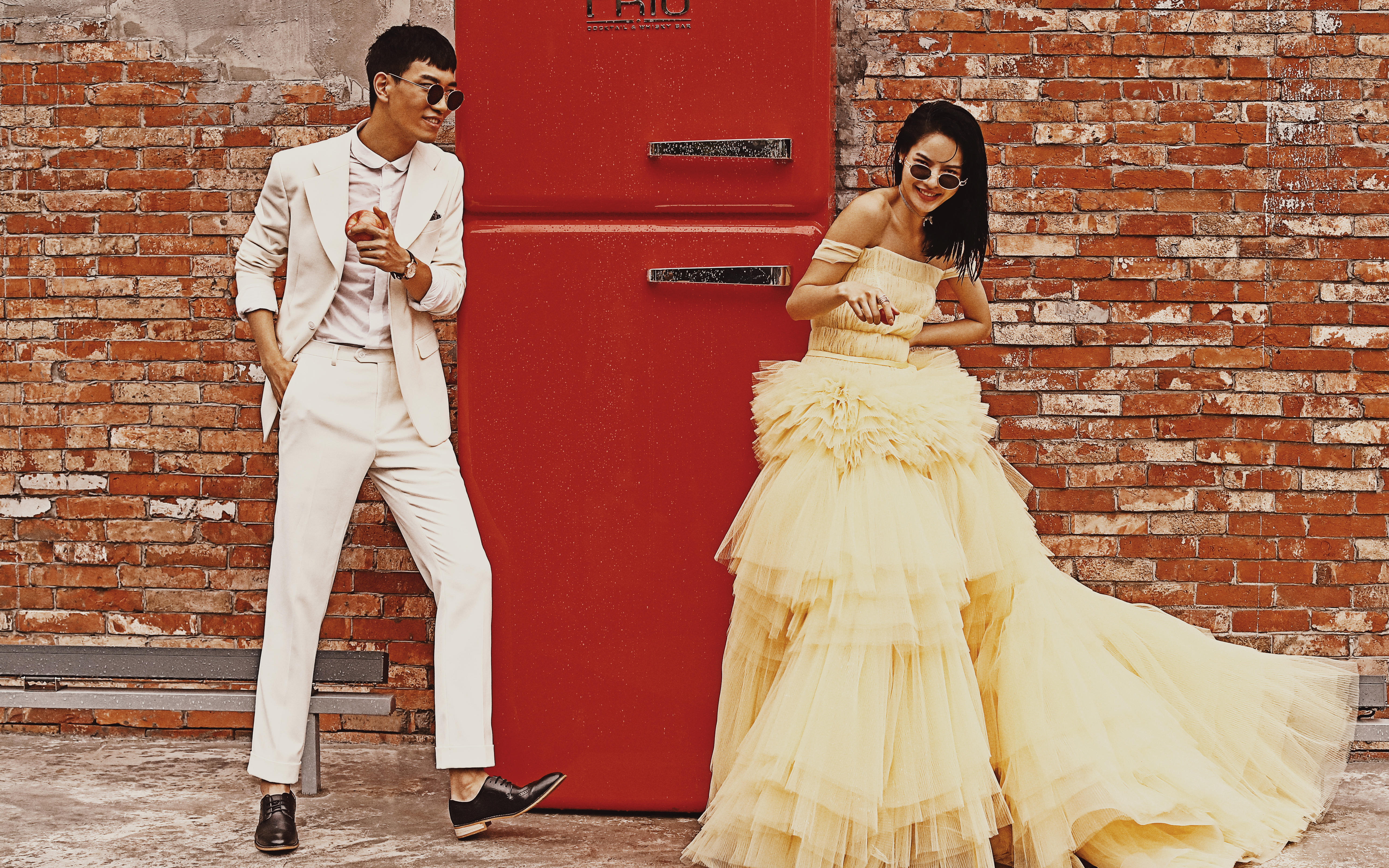 【3999婚纱摄影】一对一跟拍服务+相册放大相框