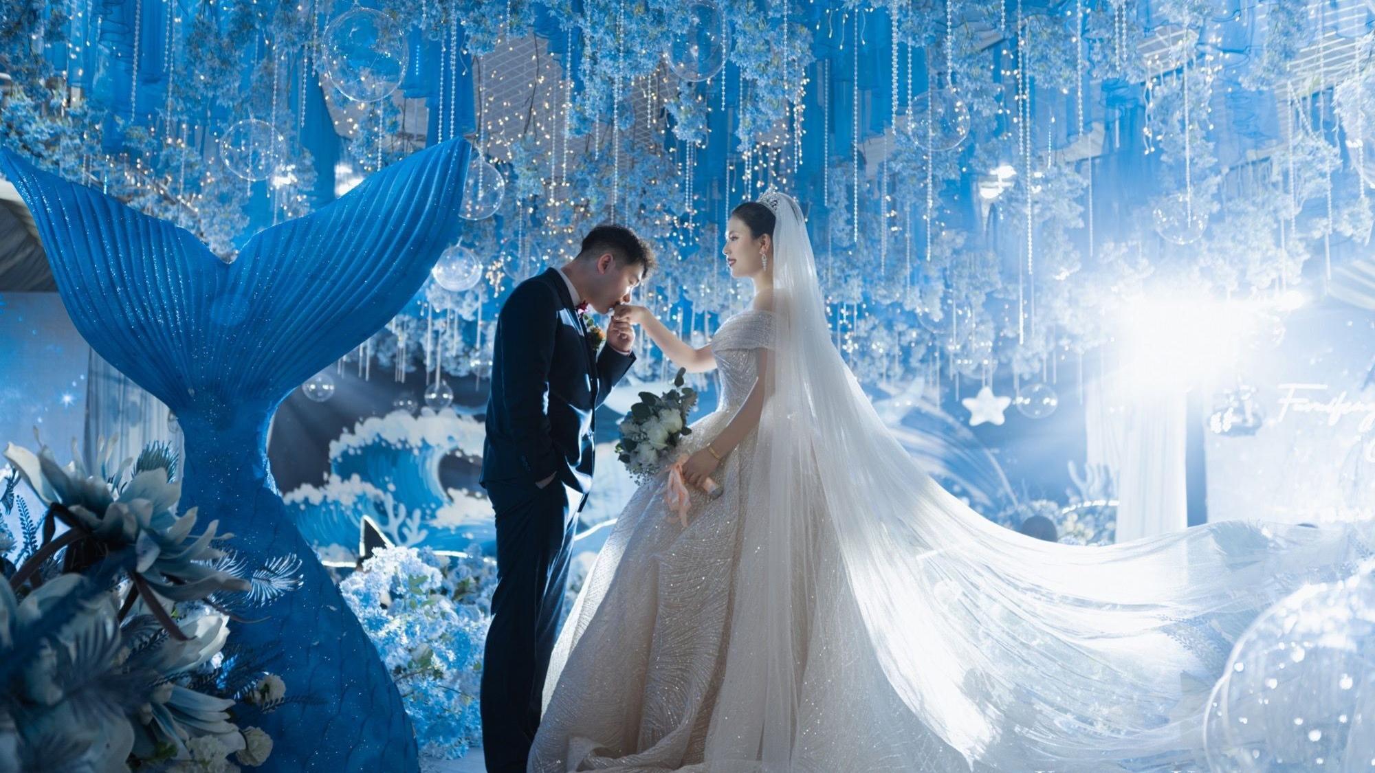 出门纱（秀禾服）+主婚纱+礼服+6件伴娘服免租金