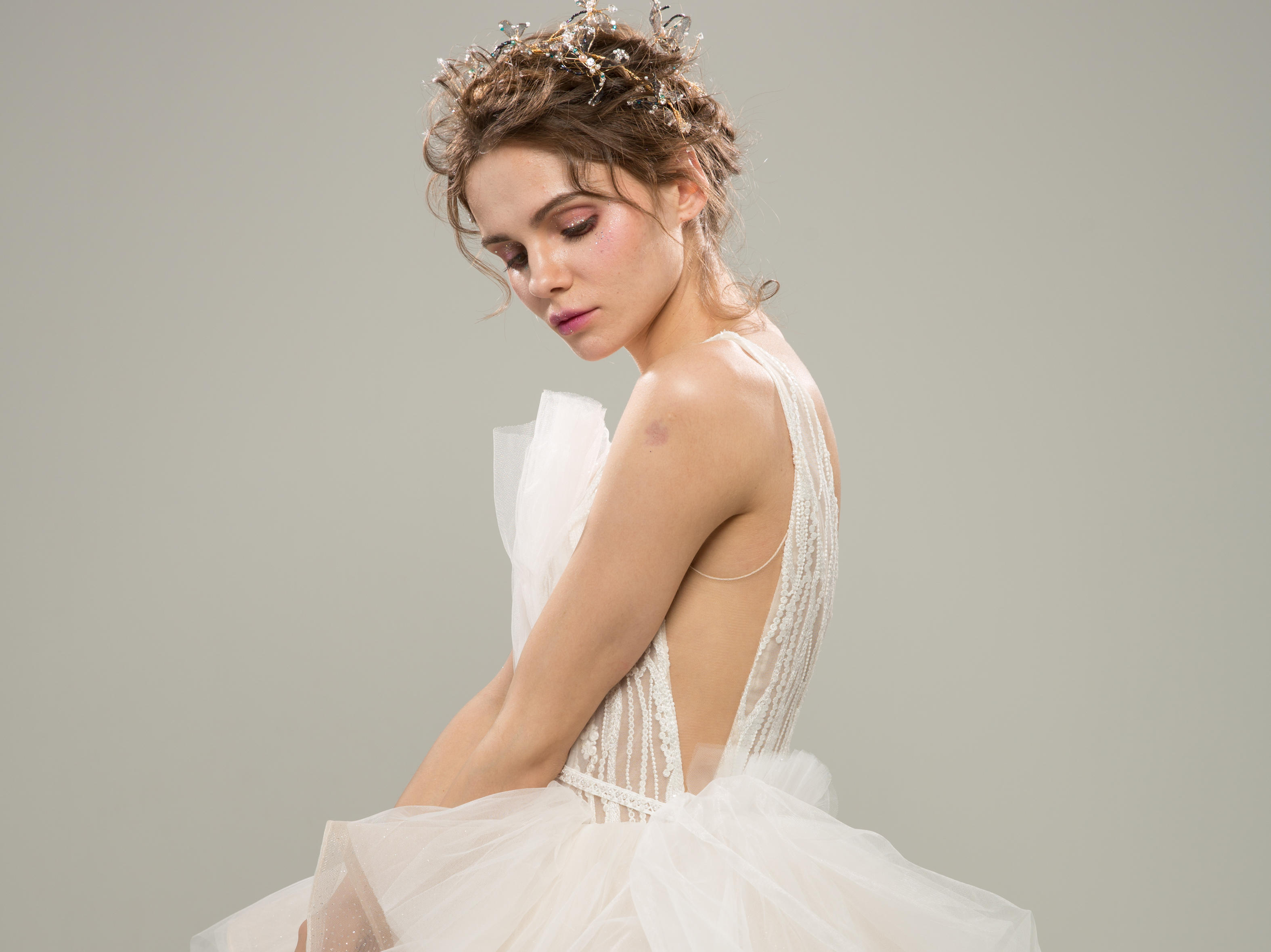 【VANSTAR】高腰小拖尾白色钉珠出门纱主纱纱