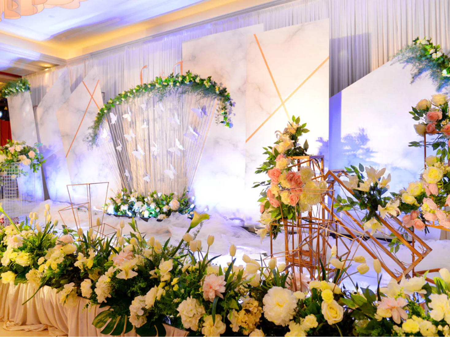 年终钜惠【婚纱礼服全场任选】9990元含四大人员