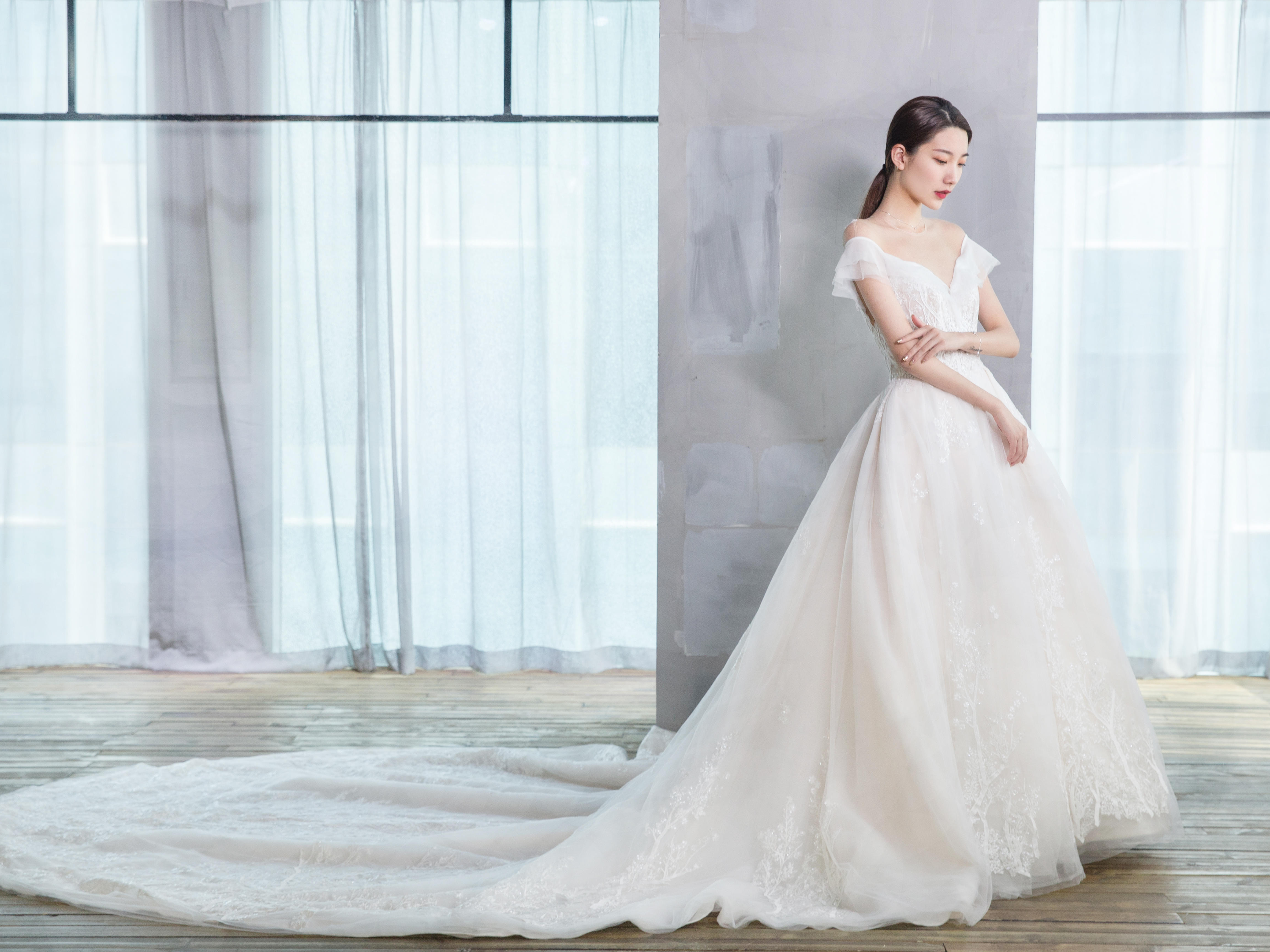 《重磅来袭》全程跟妆奢华主纱、秀禾服敬酒服服