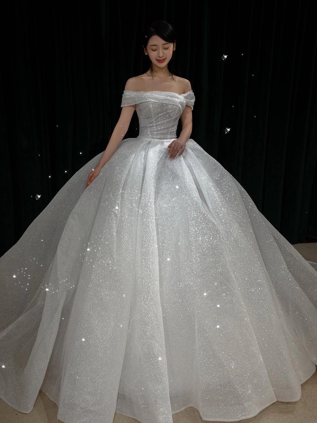 【人气推荐】轻奢拖尾婚纱+秀禾+敬酒服