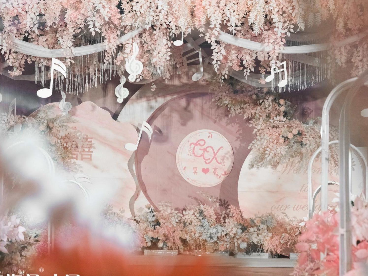 粉色天使婚礼，踏入浪漫婚礼殿堂