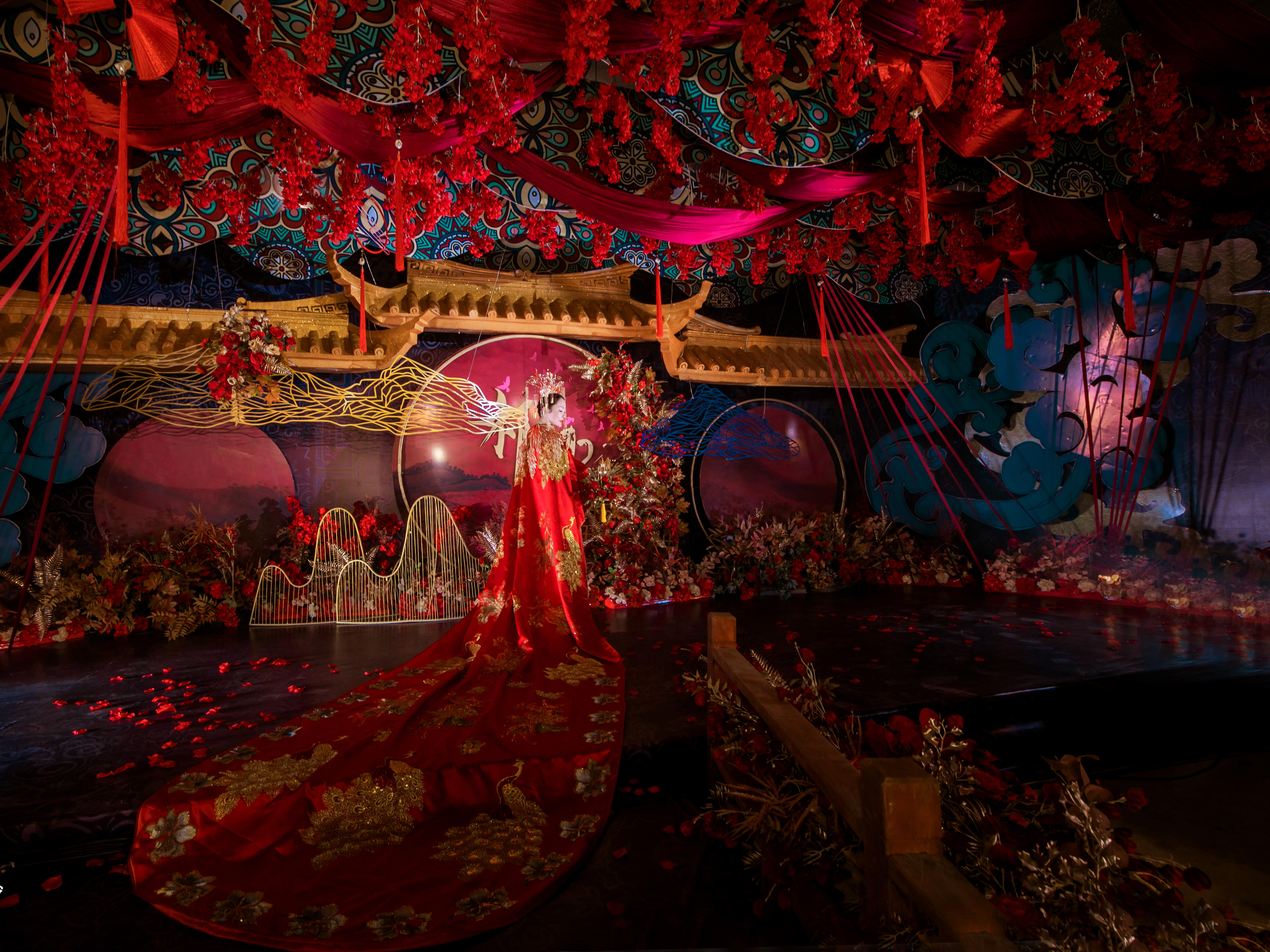 #浏阳VIVI婚纱唯美大气的中式秀禾+大披风#