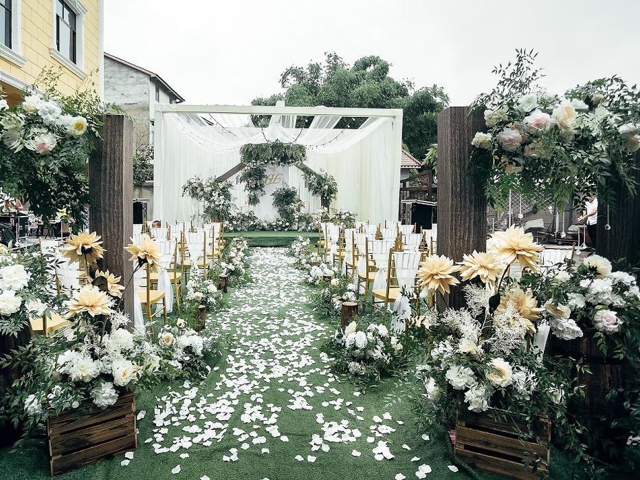 一场纯粹白绿色森系婚礼   