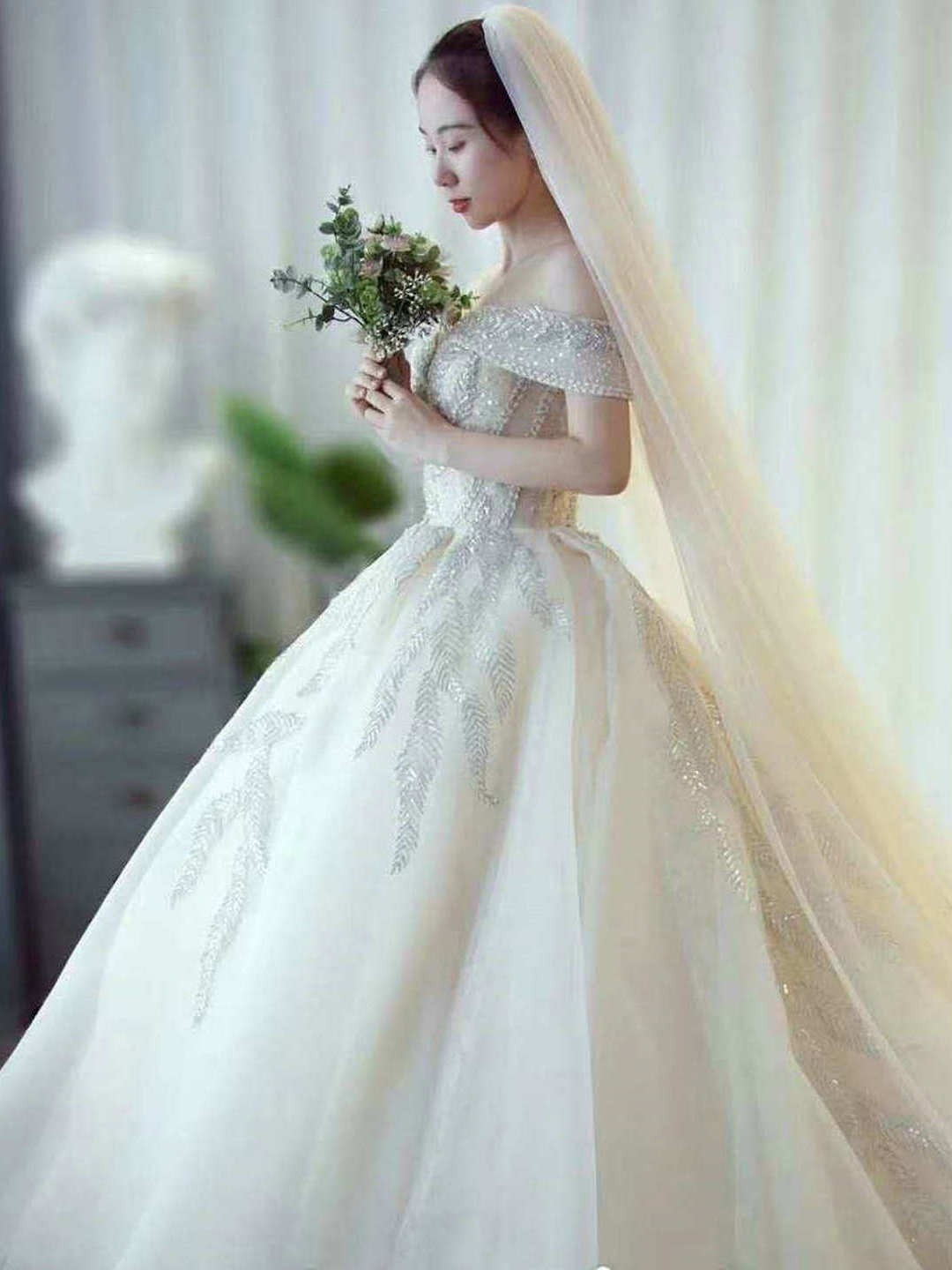 【春秋季全新新款出售】百套新款可选超惠婚纱出售