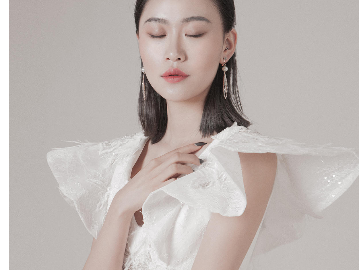 [唯誓婚纱] 南非进口羽毛花边拖尾主纱