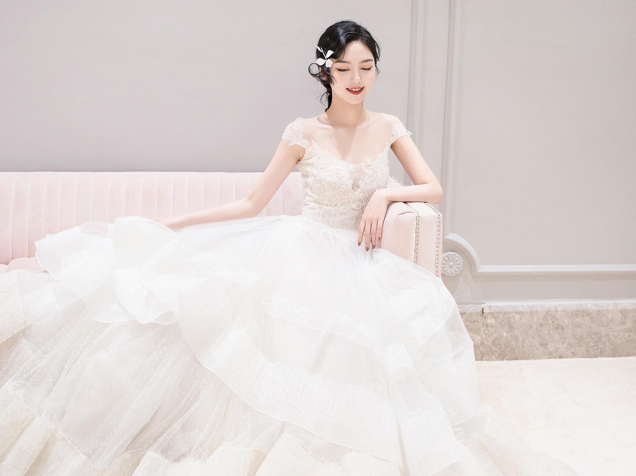 1888省心超值套餐 婚纱秀禾礼服+跟妆