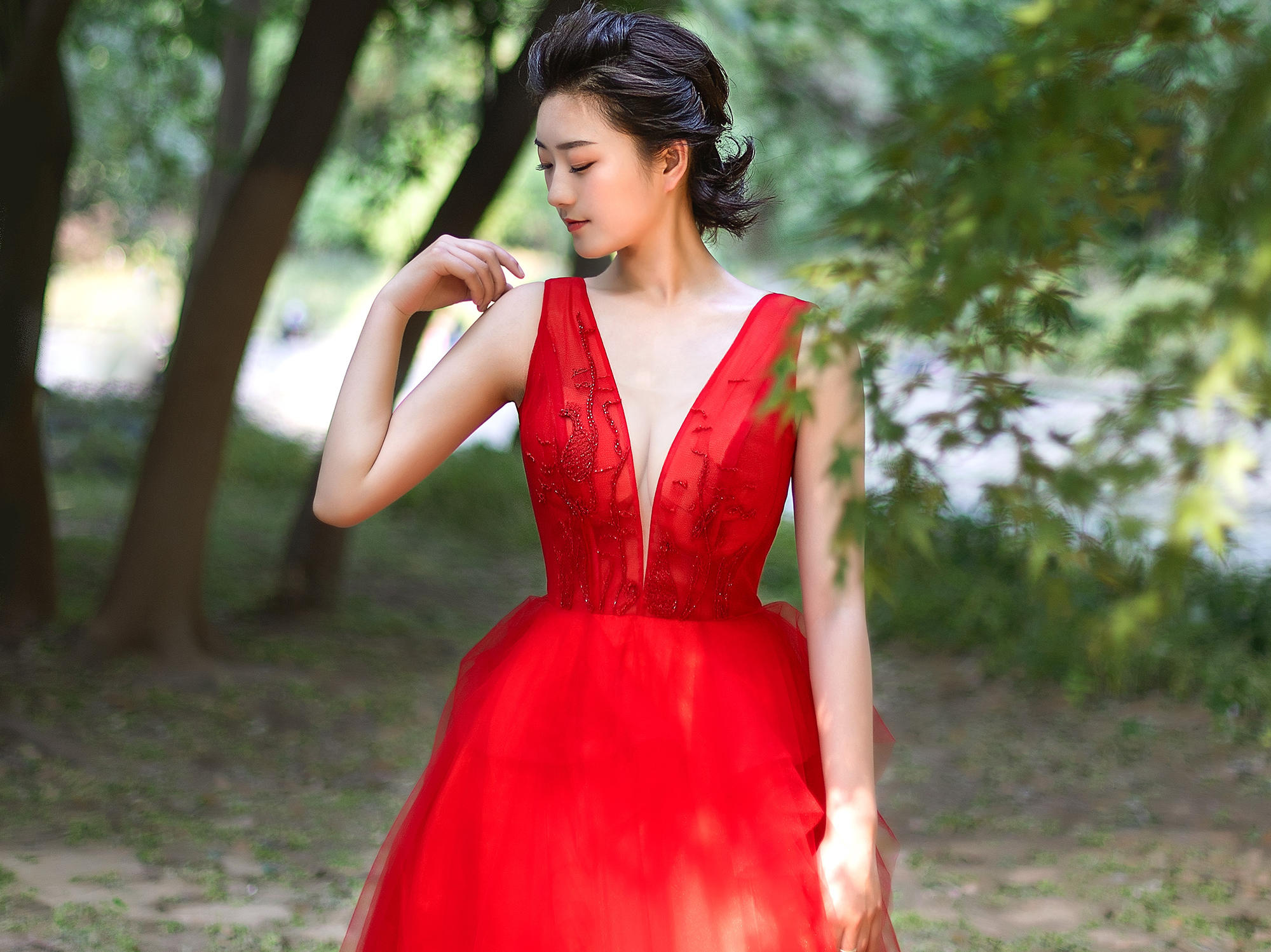 [圣柏莎]红色v领无袖礼服