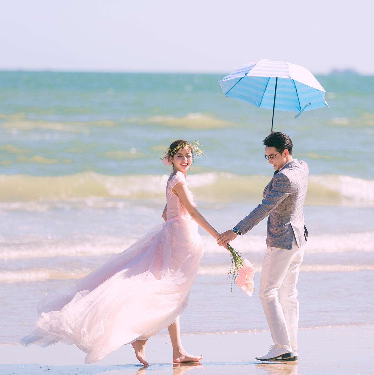 海边套系婚纱照 《听海》