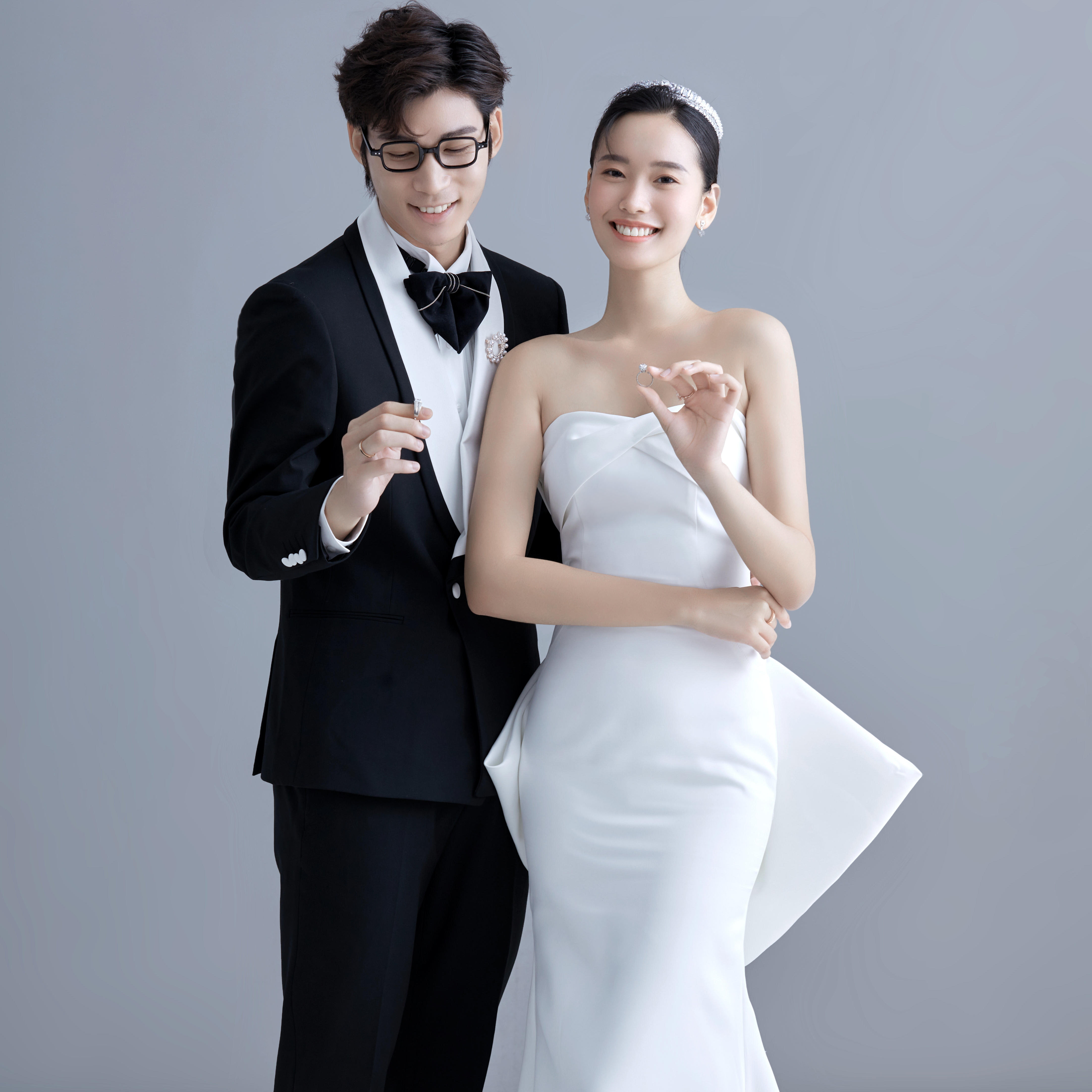 越简约越高级 让人一眼就记住的室内婚纱照  