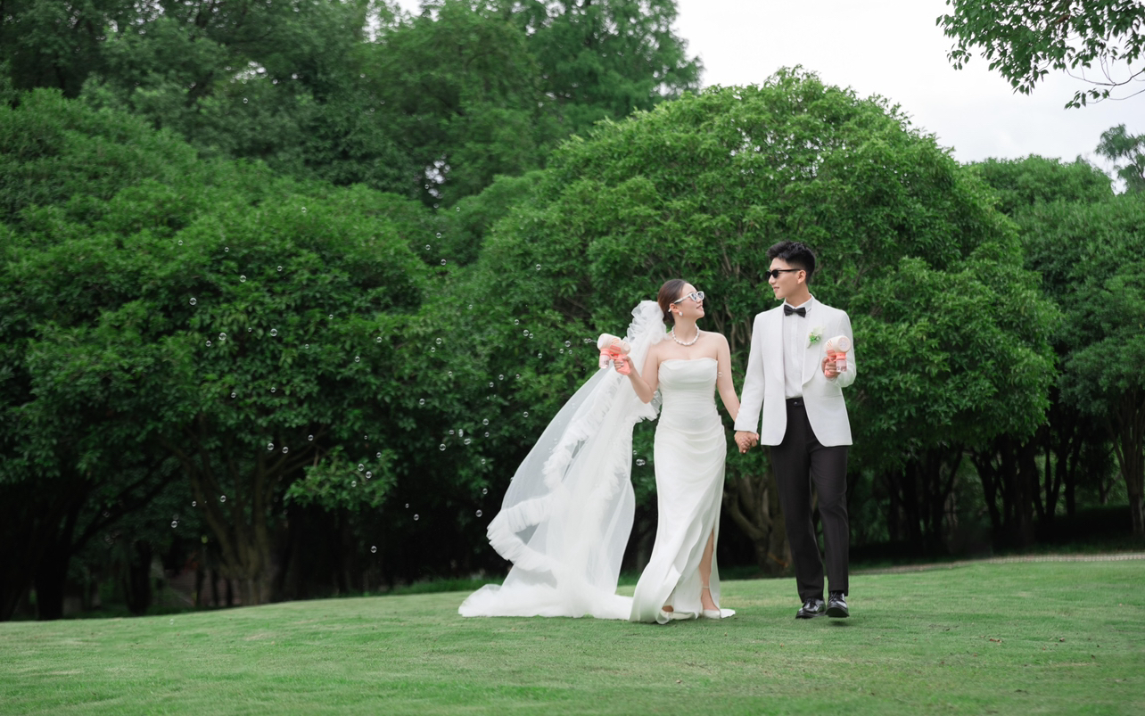 草坪系列客片欣赏！重庆婚纱照推荐商家
