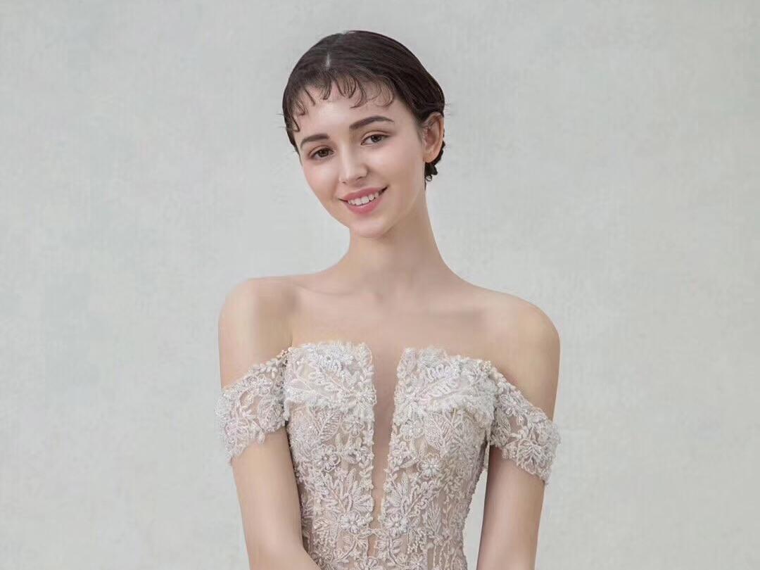 《特惠套餐》秀禾服主婚纱敬酒服4件伴娘服