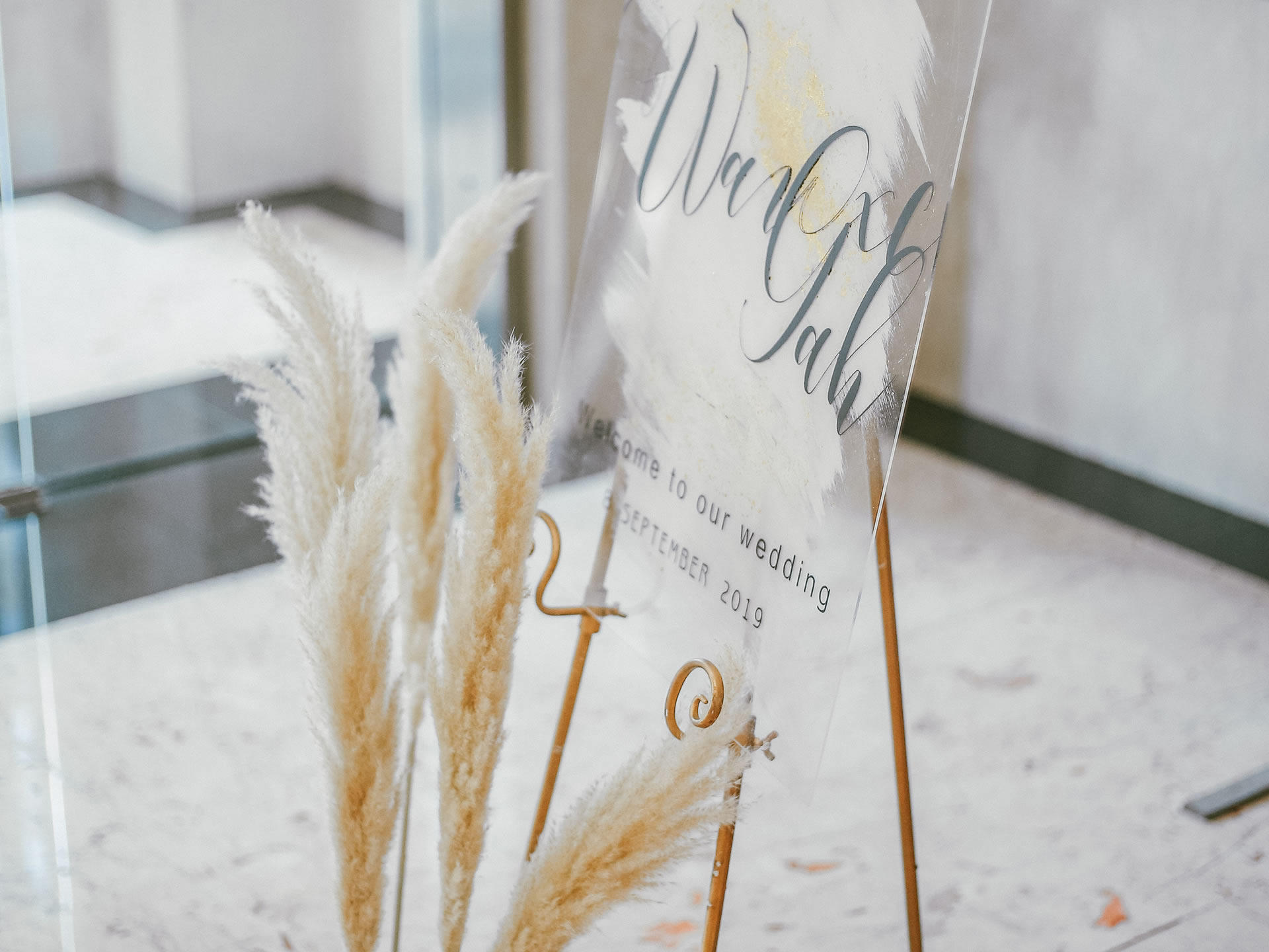 沉浸式个性主题婚礼布置。