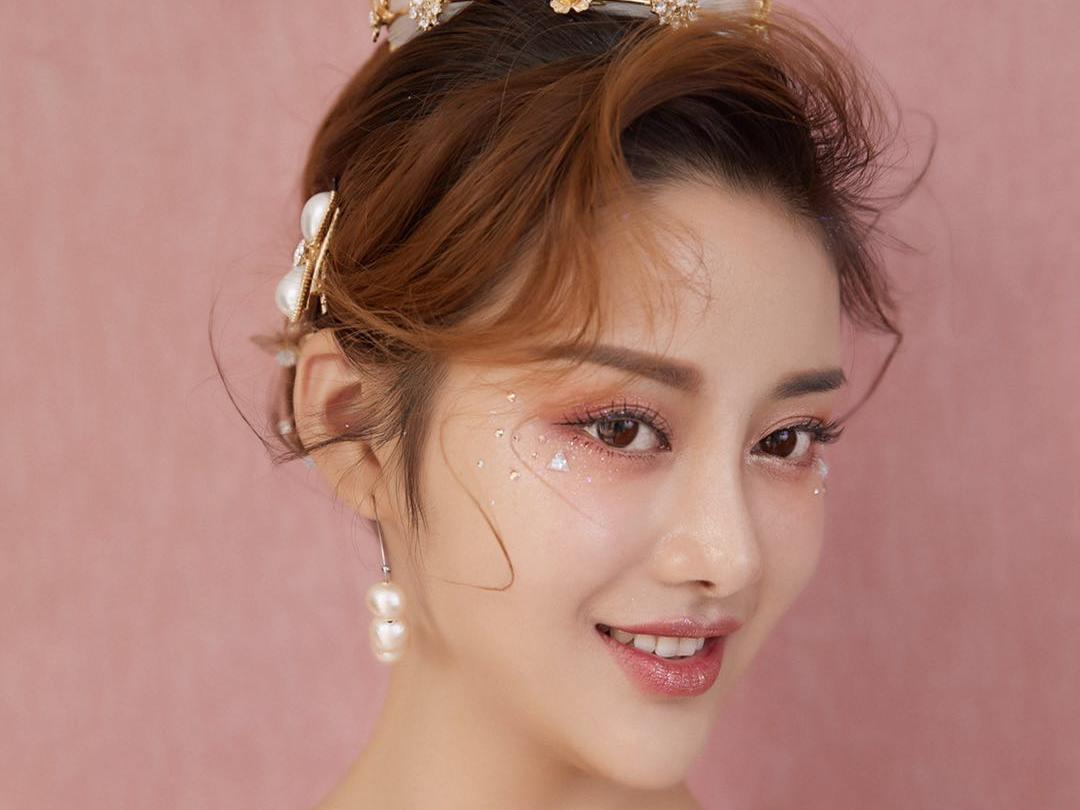 净版、素雅，让您披上洁白的婚纱，点亮一生中最美的