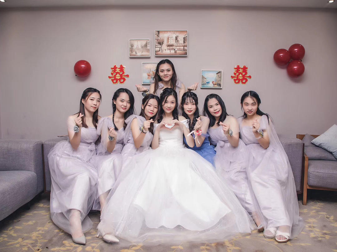 不含布置+摄影+摄像+化妆+免租婚纱或裙褂一套