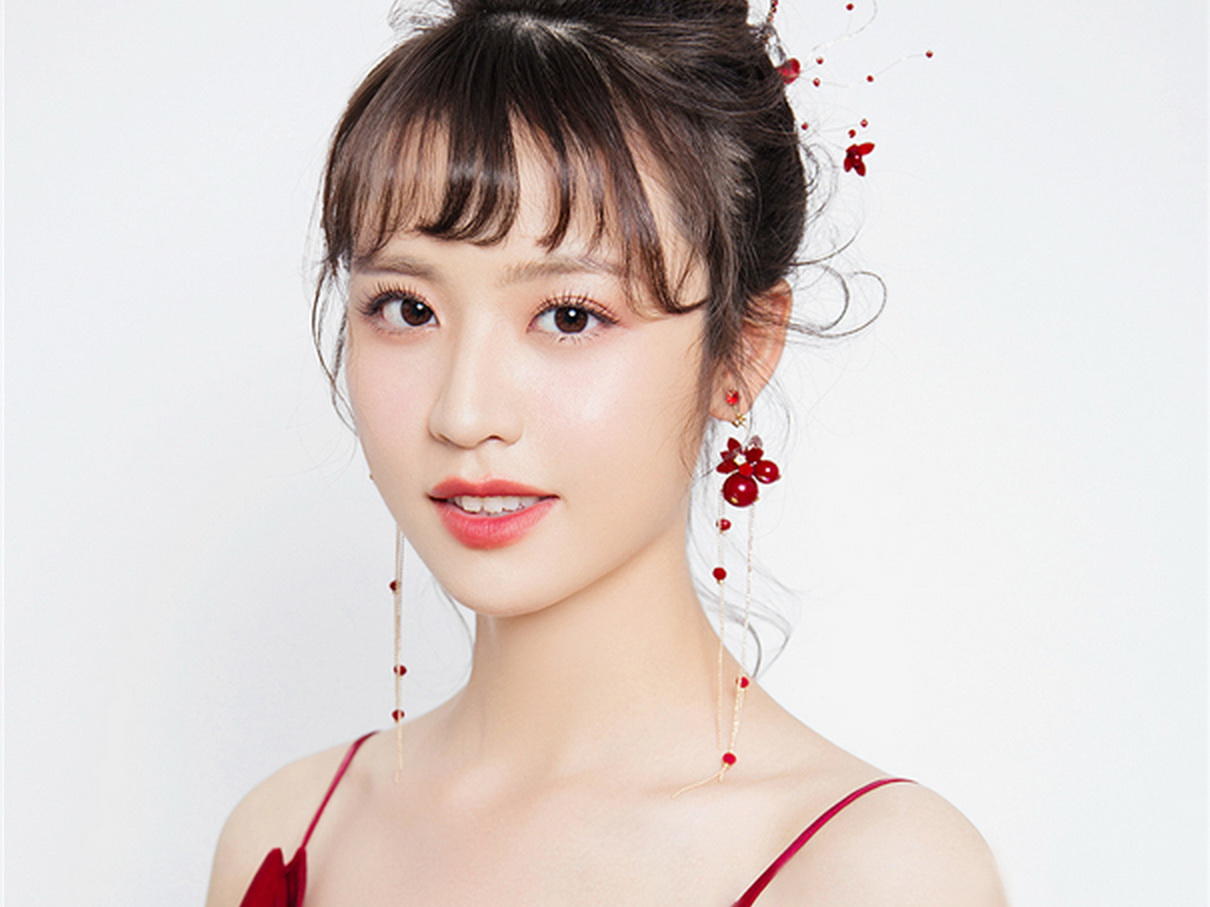 高级化妆师+助理全程新娘跟妆