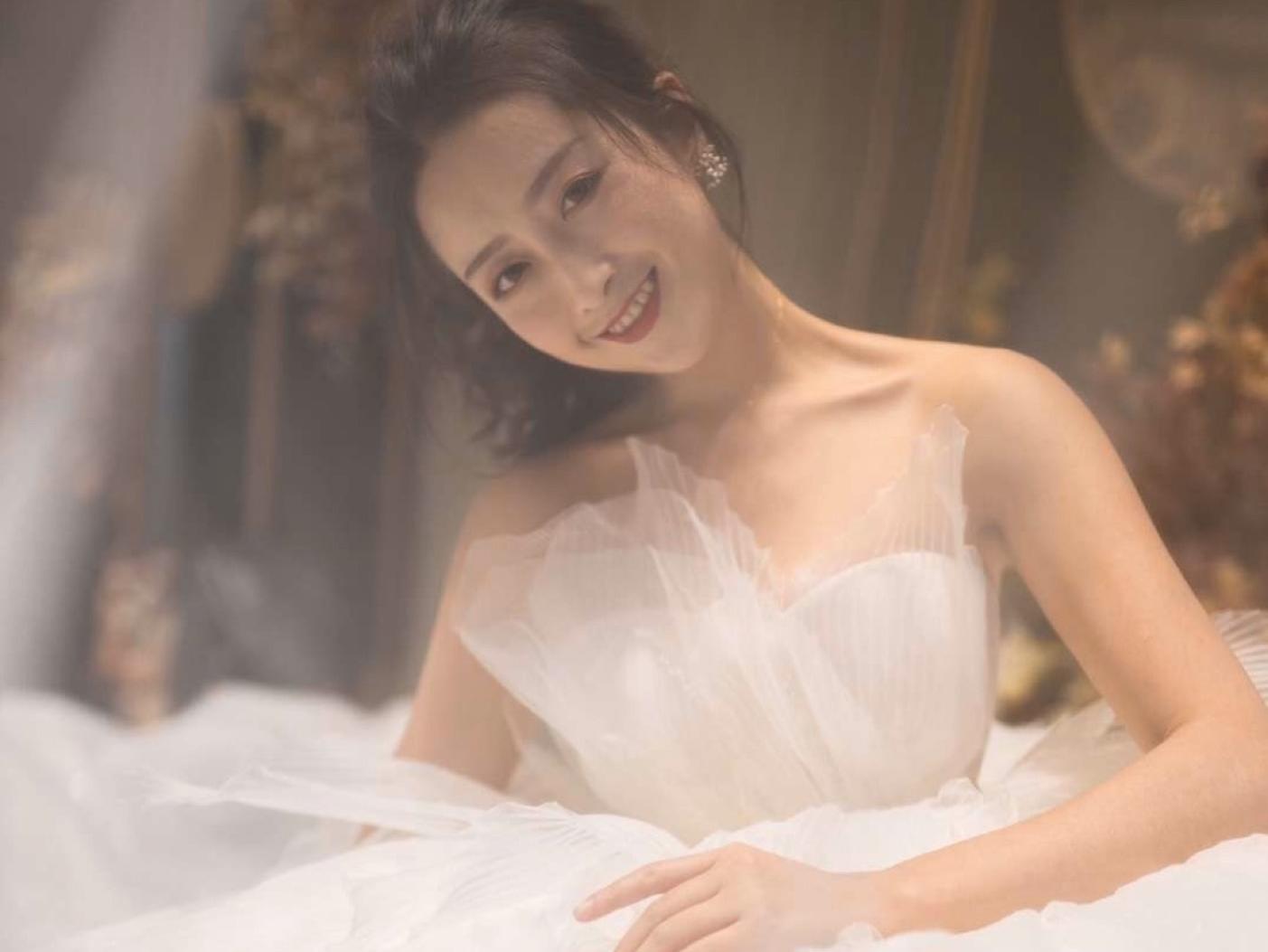 【洛维思婚纱经典套系】7套礼服+资深化妆师跟妆