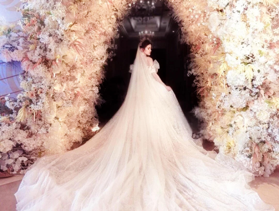 【告白情书】人气爆款轻奢系列西班牙品牌婚纱