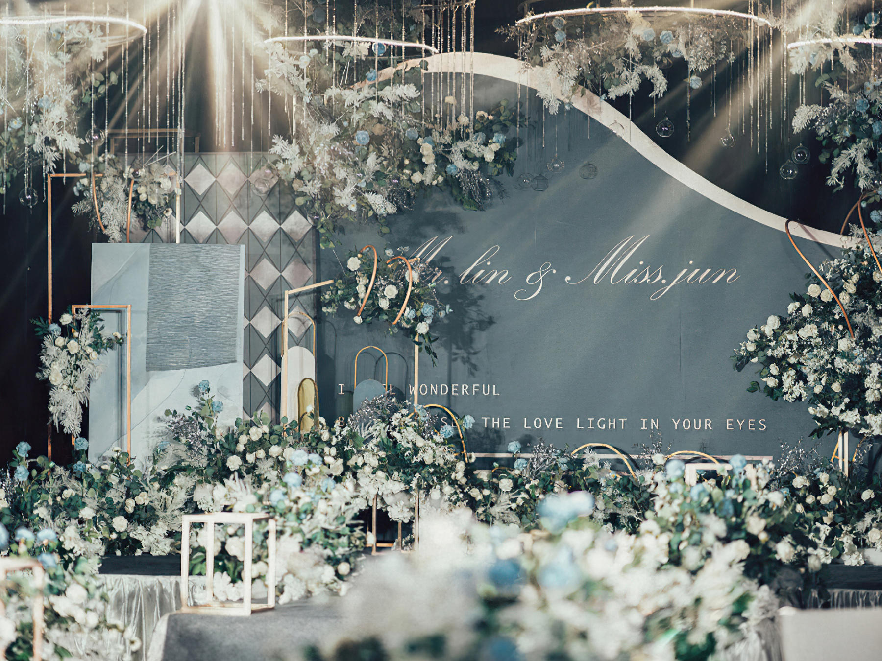 高级色！2020年小孔雀蓝雾霾蓝婚礼！