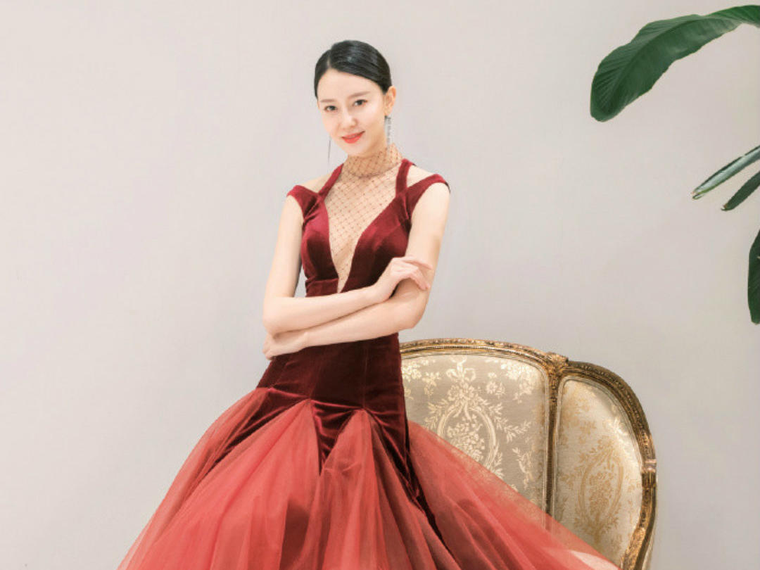 【本合婚纱】元旦圣诞超值套餐七套礼服+全程跟妆