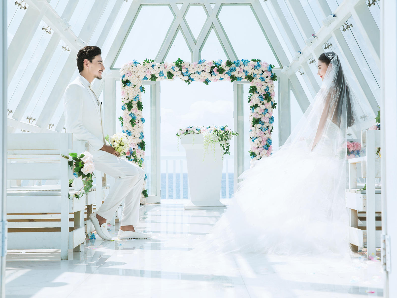 婚纱的歌词_婚纱情侣头像