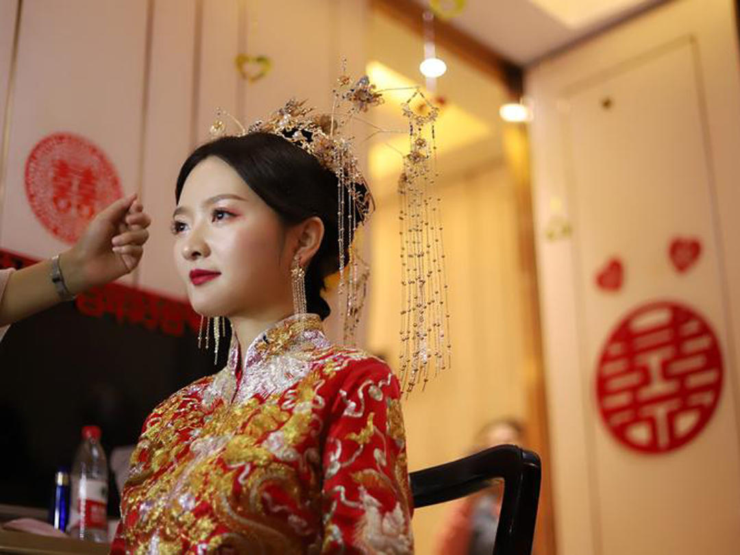 呼市跟妆超值首席档化妆师全程跟妆送妈妈妆