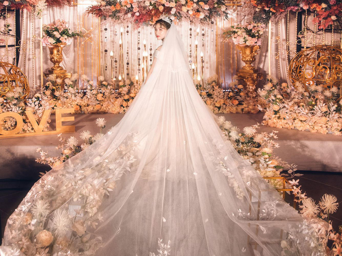 【玛莎婚纱礼服】轻奢梦幻全手工女神款主纱套餐