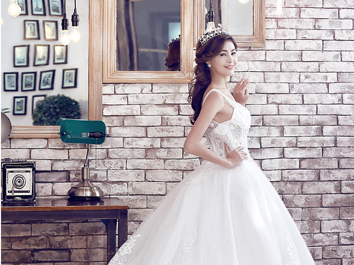 芙洛拉婚纱_奥洛拉婚纱(2)