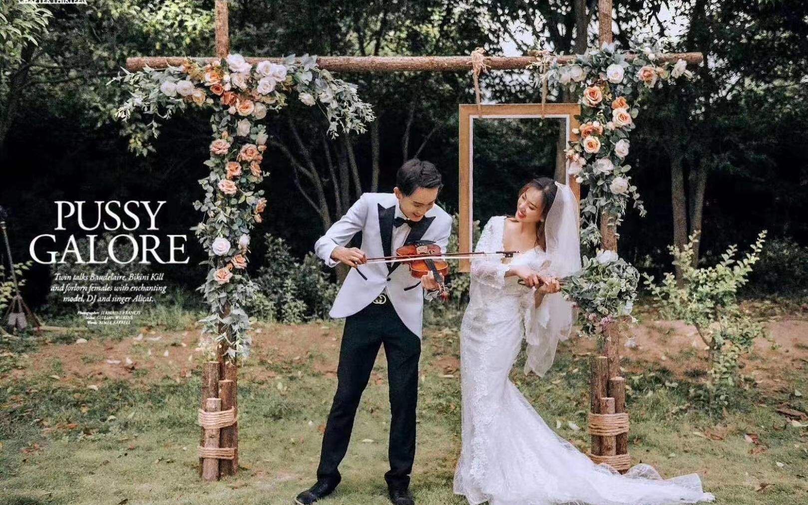 瑞丽稀区婚纱摄影-花墙-森林