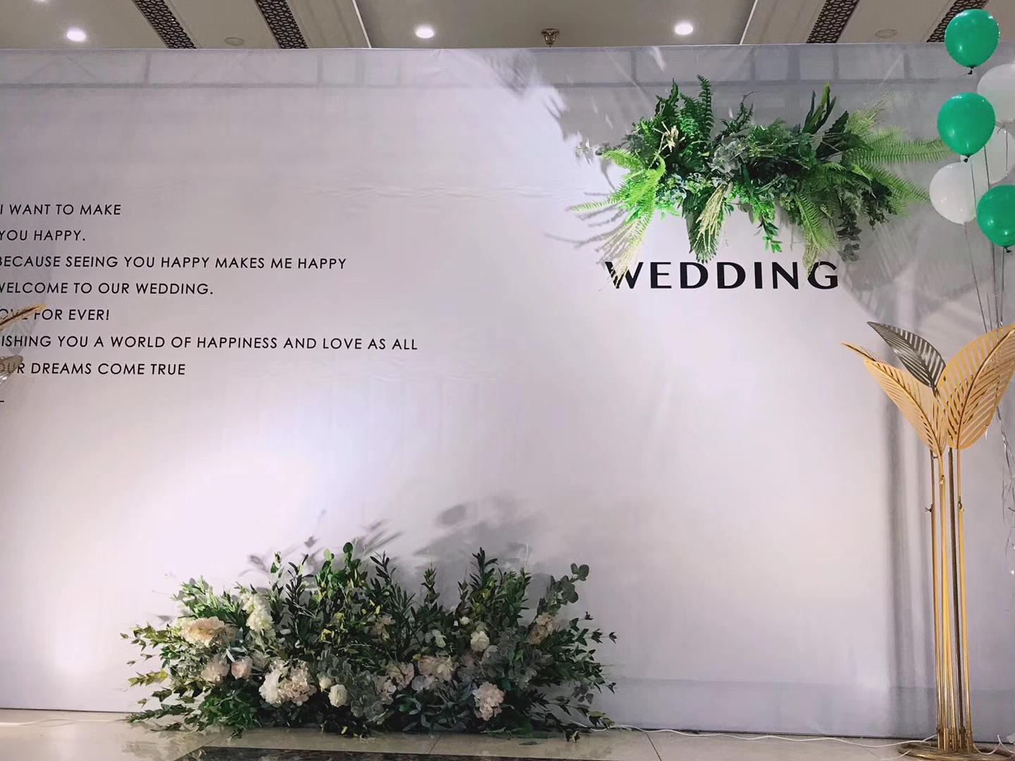 韩式小清新白绿色系婚礼 含T台上方吊顶装饰
