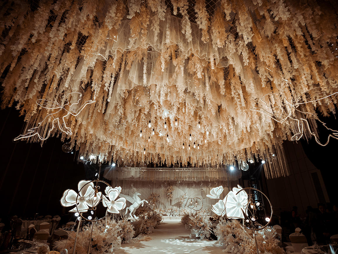 【包含豪华四大，花艺饱满超级大顶口碑婚礼】情愫