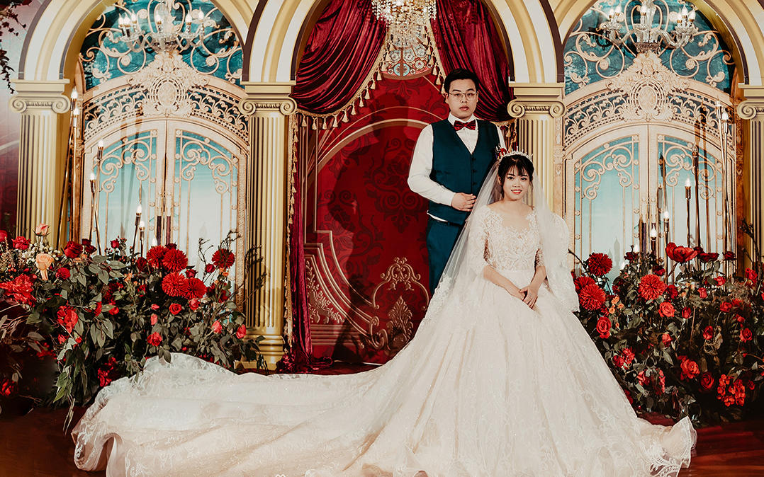 DOMI婚纱定制新娘跟妆