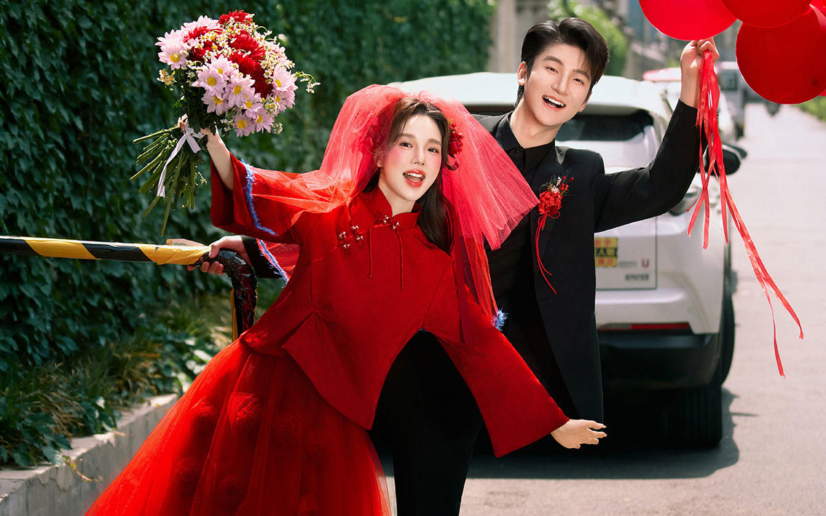 红纱偎巷，气球载喜｜街潮喜嫁婚纱照