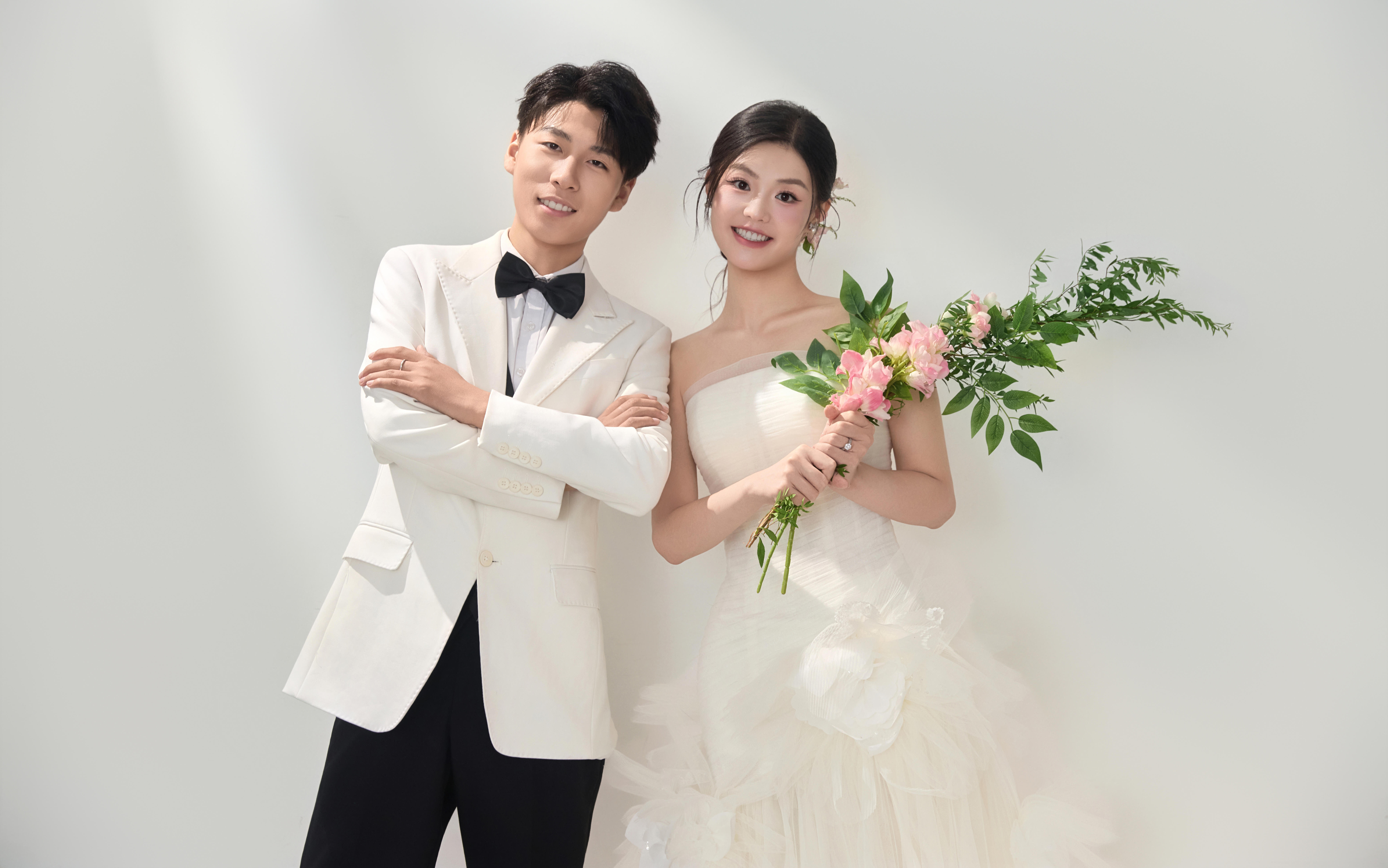 愛永遠是純潔且炙熱的光影簡約風婚紗照