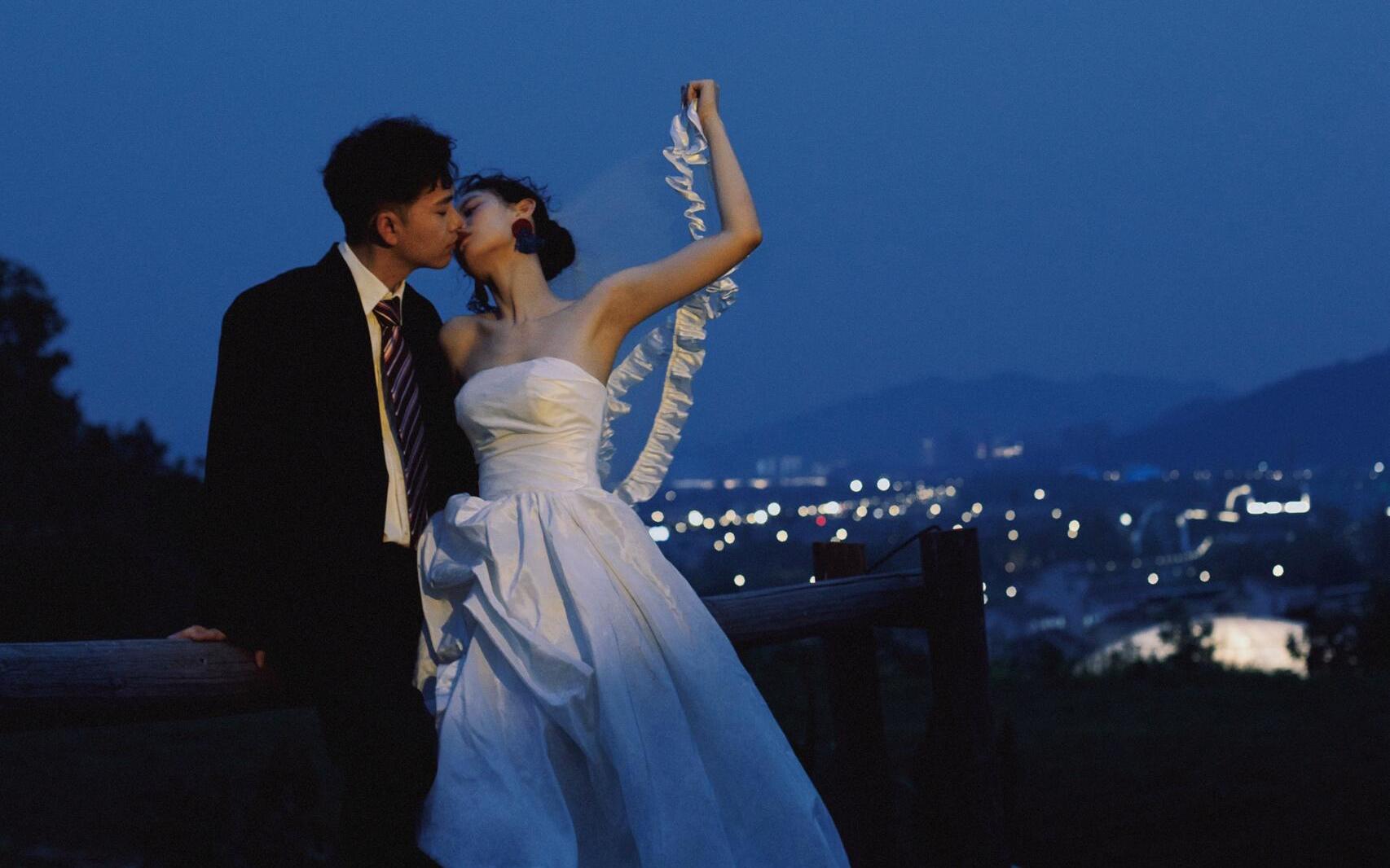 夜景氛围感婚纱照