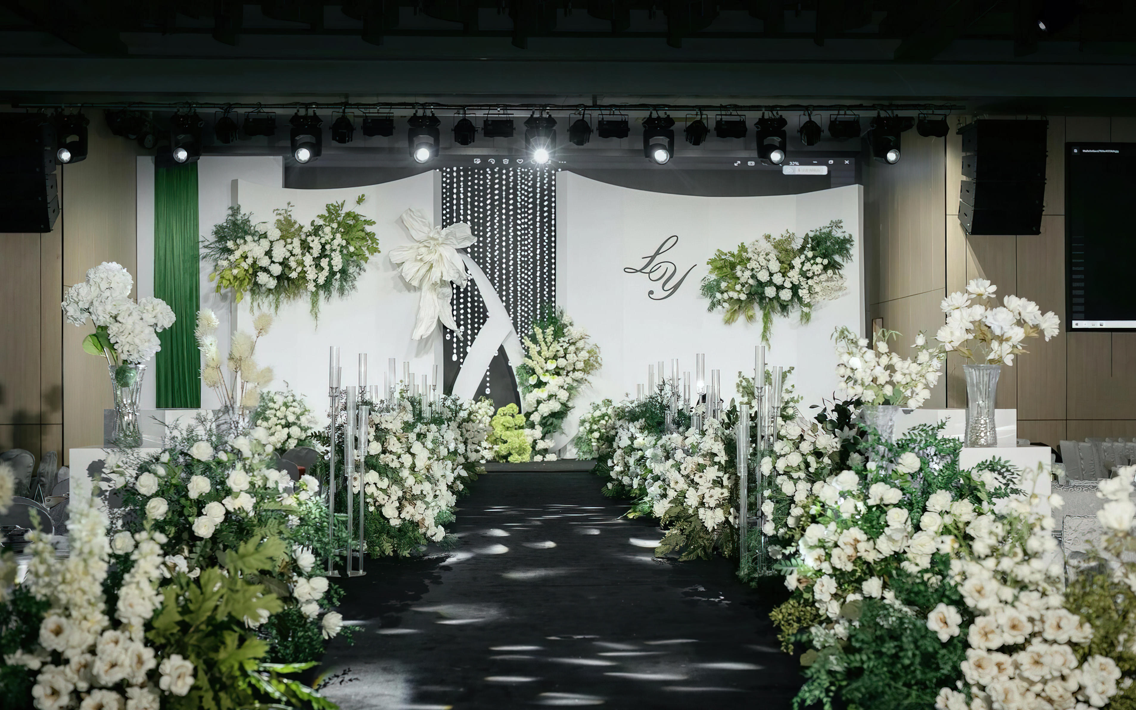 韩式白绿配色珠帘布艺婚礼布置