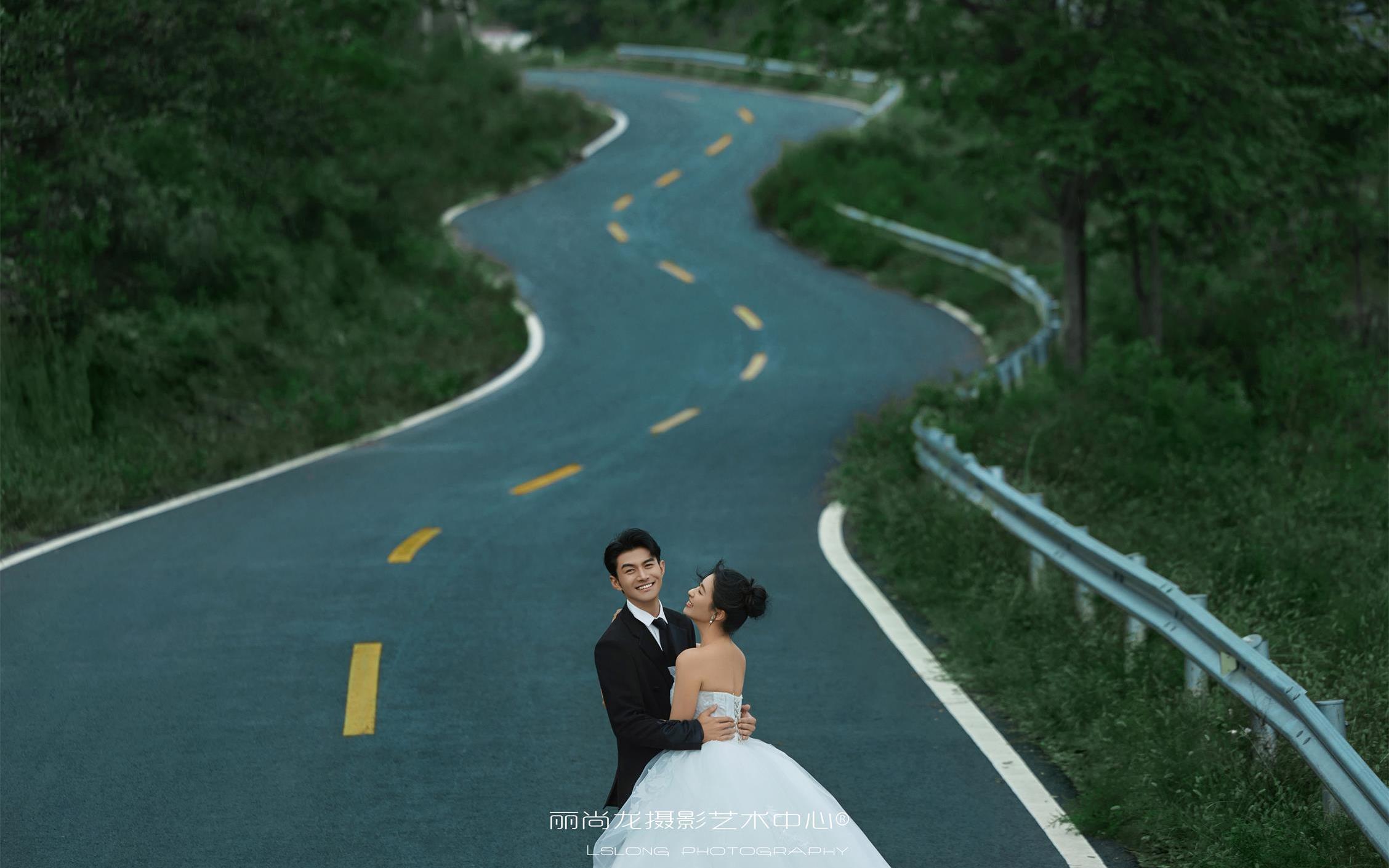 在龙游拍出了美出圈的山顶公路婚纱照~龙游婚纱摄影