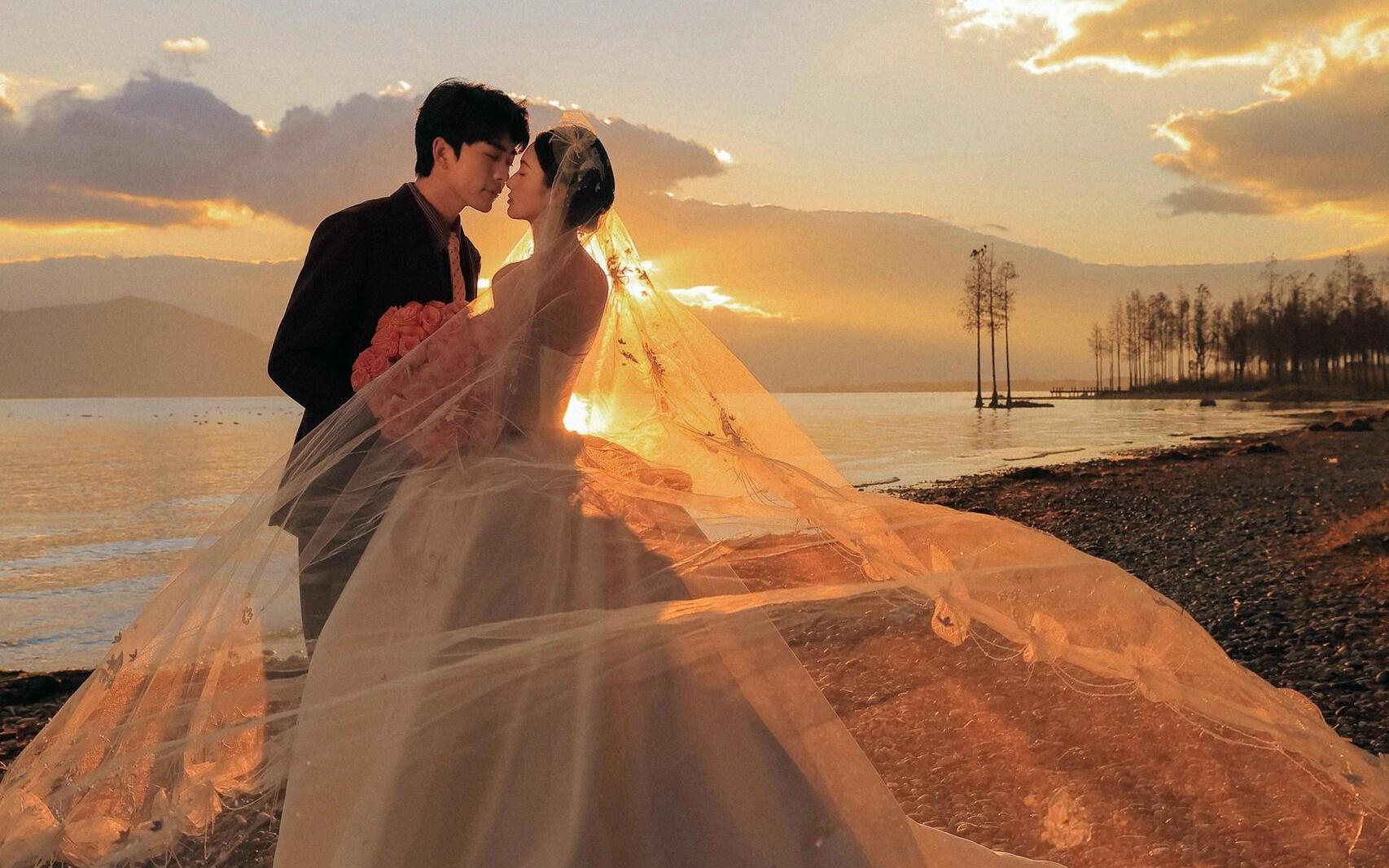 被夕陽吻過的此刻??夢中的海景夕陽婚紗照