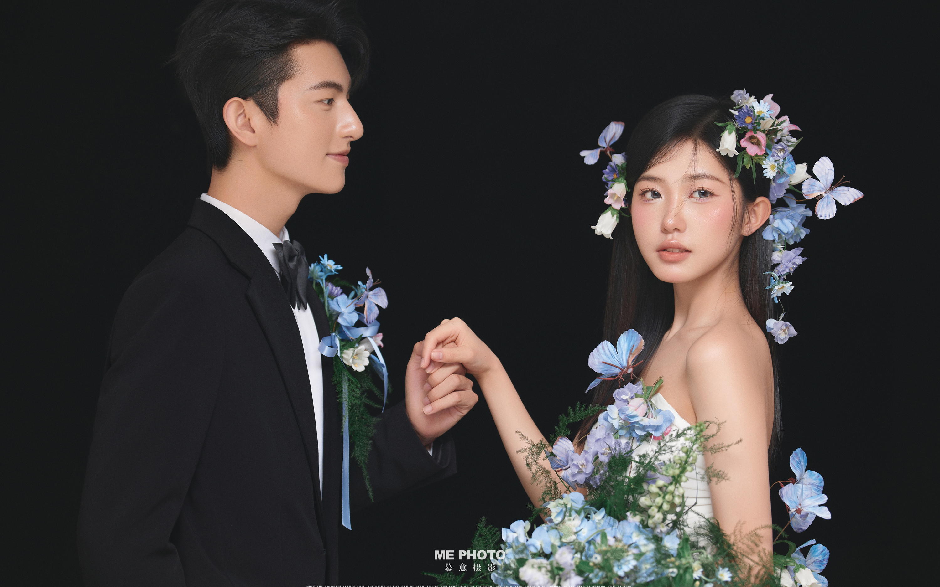 黑底鮮花婚紗照