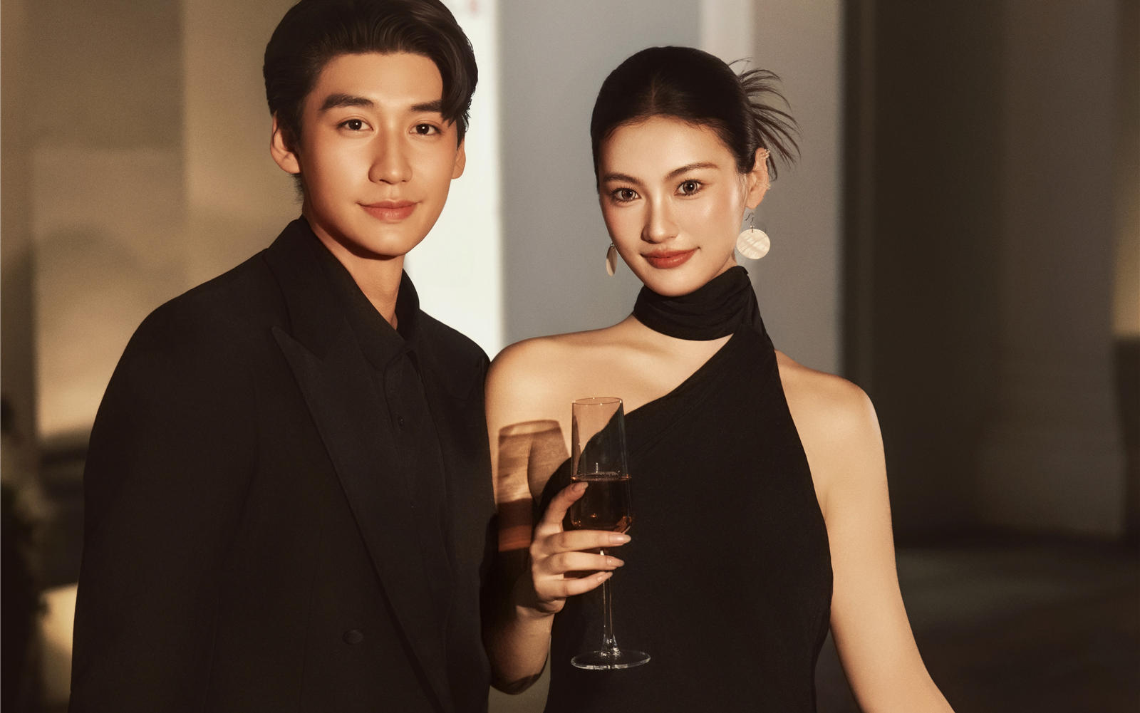 把浪漫寫進深夜里? 電影感婚紗照，氛圍感直接拿捏