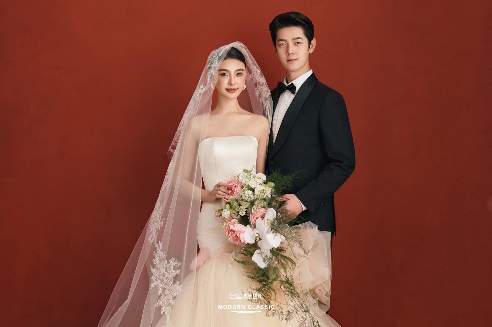 太权威啦！全网爆火的红底婚纱照真的出片